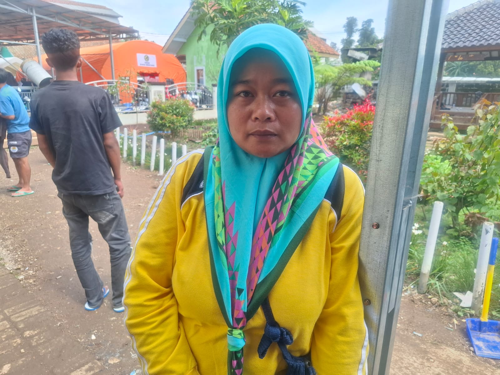 Bencana Longsor Pasirlangu: Kehilangan Empat Keluarganya, Yulia Berurai Air Mata